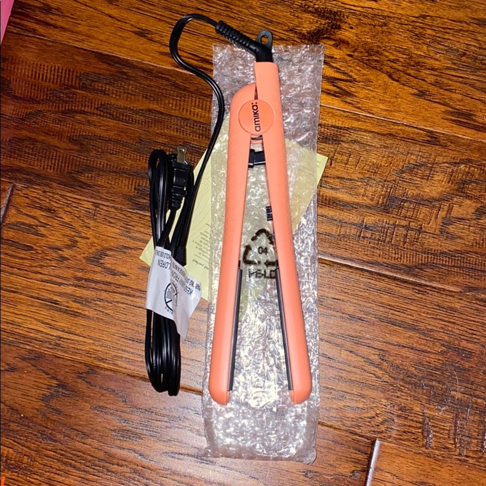 Amika Straight Iron